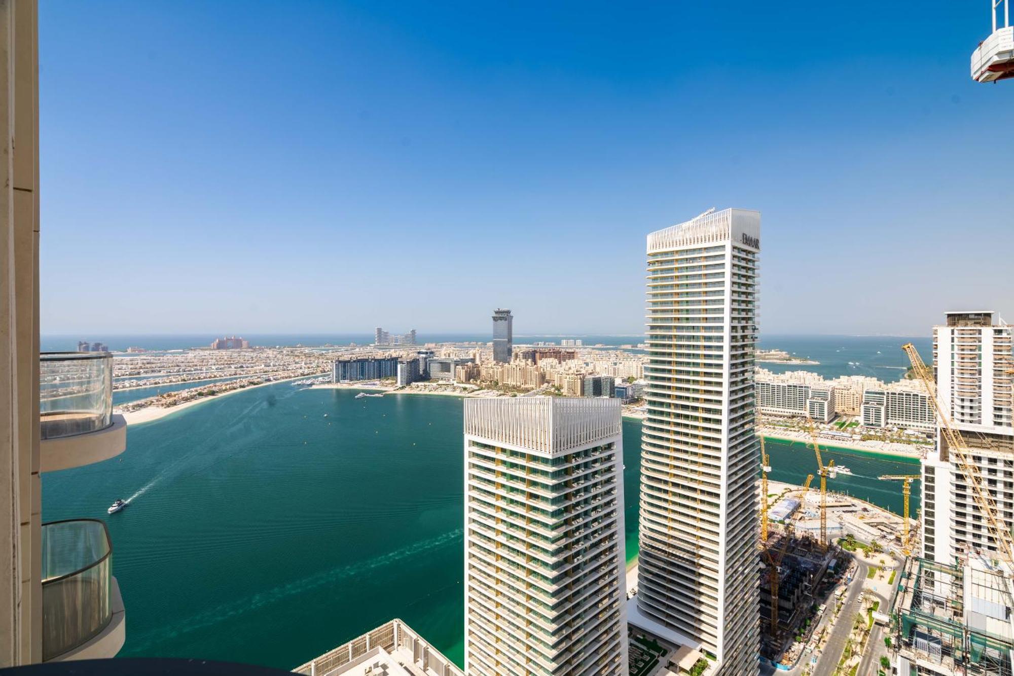 Luxury 3br Penthouse Retreat - Private & Palm Views