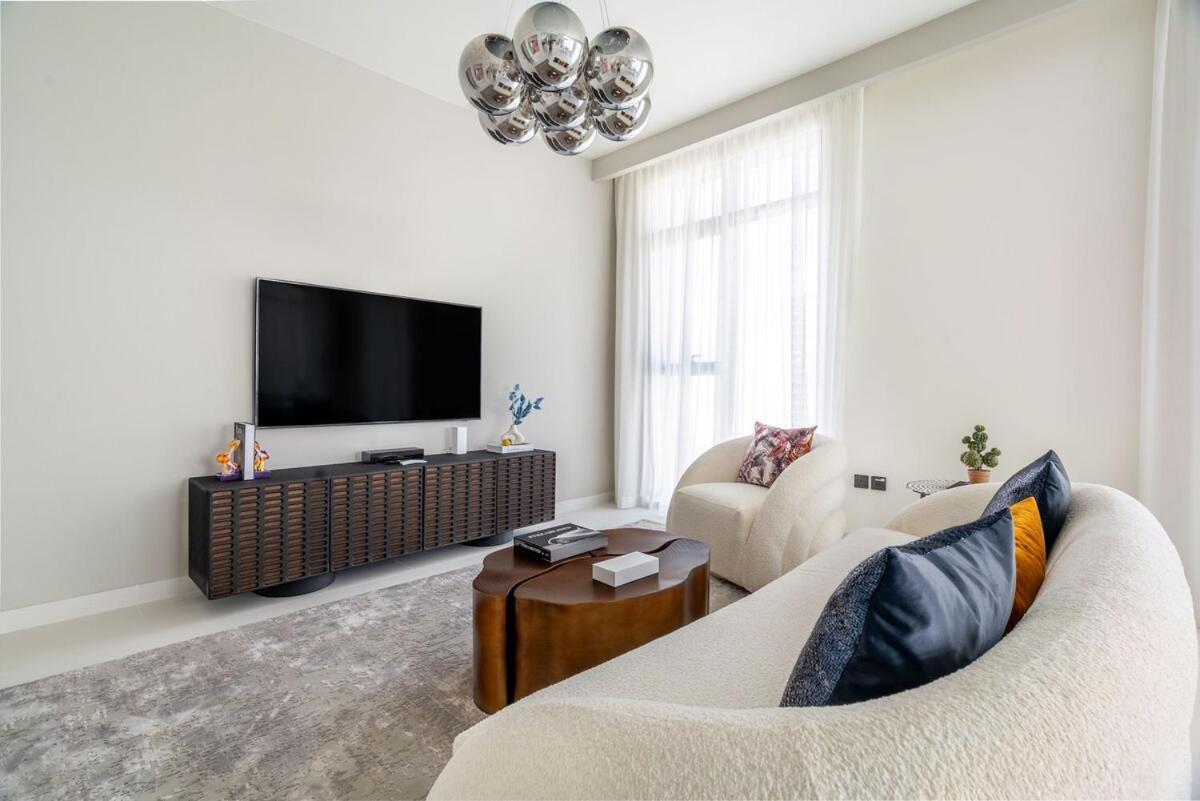 Luxury 3br Penthouse Retreat - Private & Palm Views Dubai