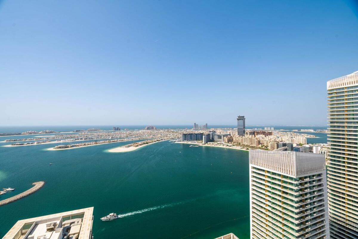 Luxury 3br Penthouse Retreat - Private & Palm Views *