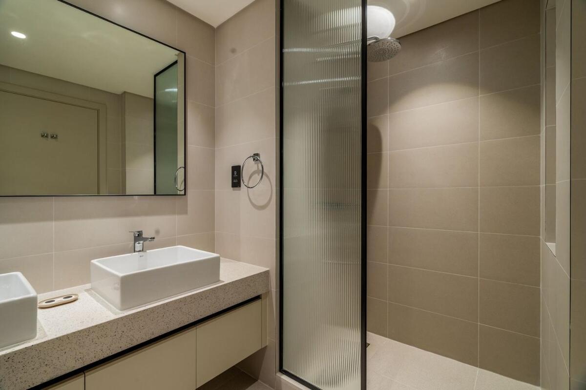 Apartment Luxury 3br Penthouse Retreat - Private & Palm Views *